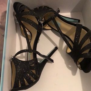 7.5 Betsy Johnson dressy black sparkle shoes